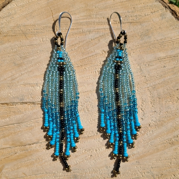 Ice Candy-Ice Blueberry silverlined light blue glass seed beads - Picture 3 of 5